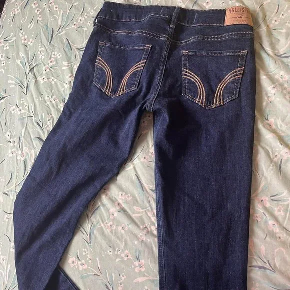 Low rise Hollister distressed jeans - Picture 2 of 5